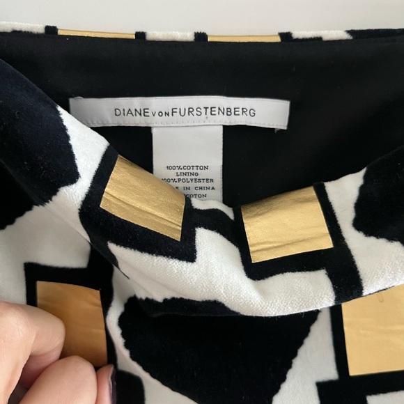 Mini skirt - Picture 2 of 2